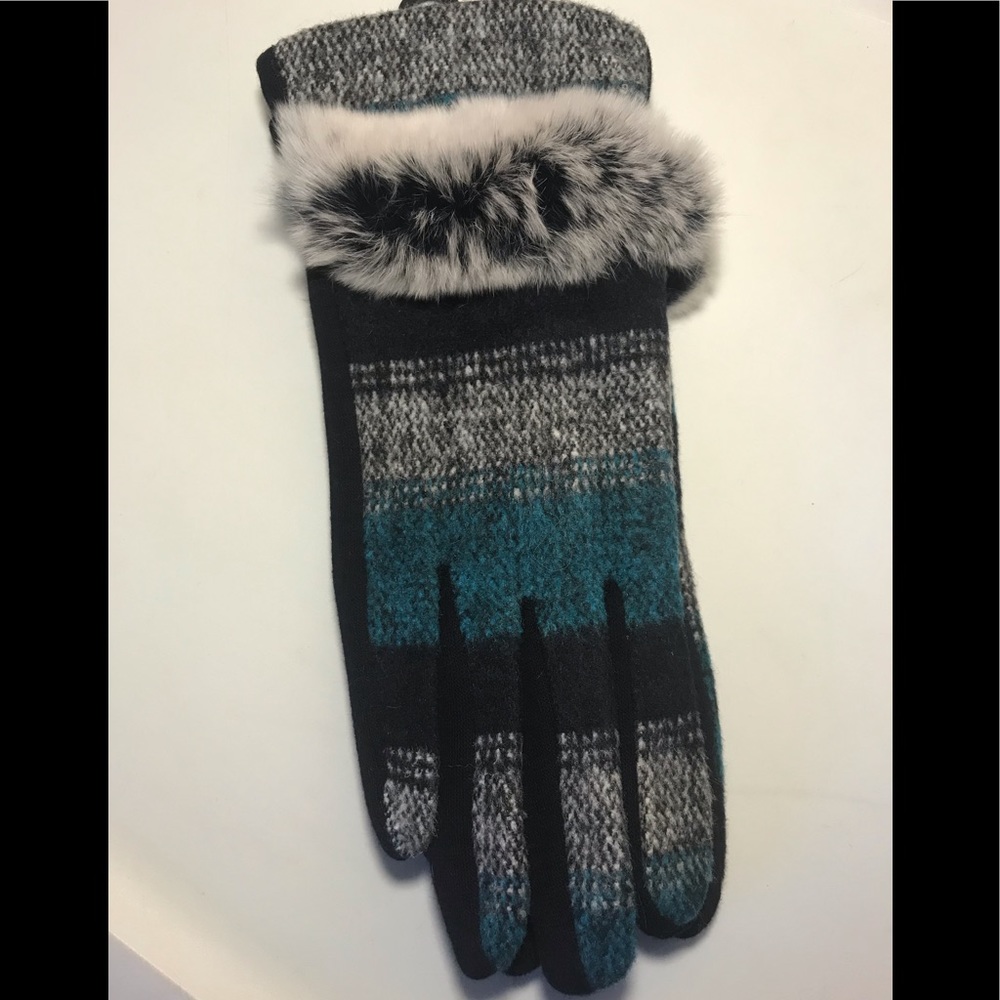 New touchscreen gloves for women NWOT